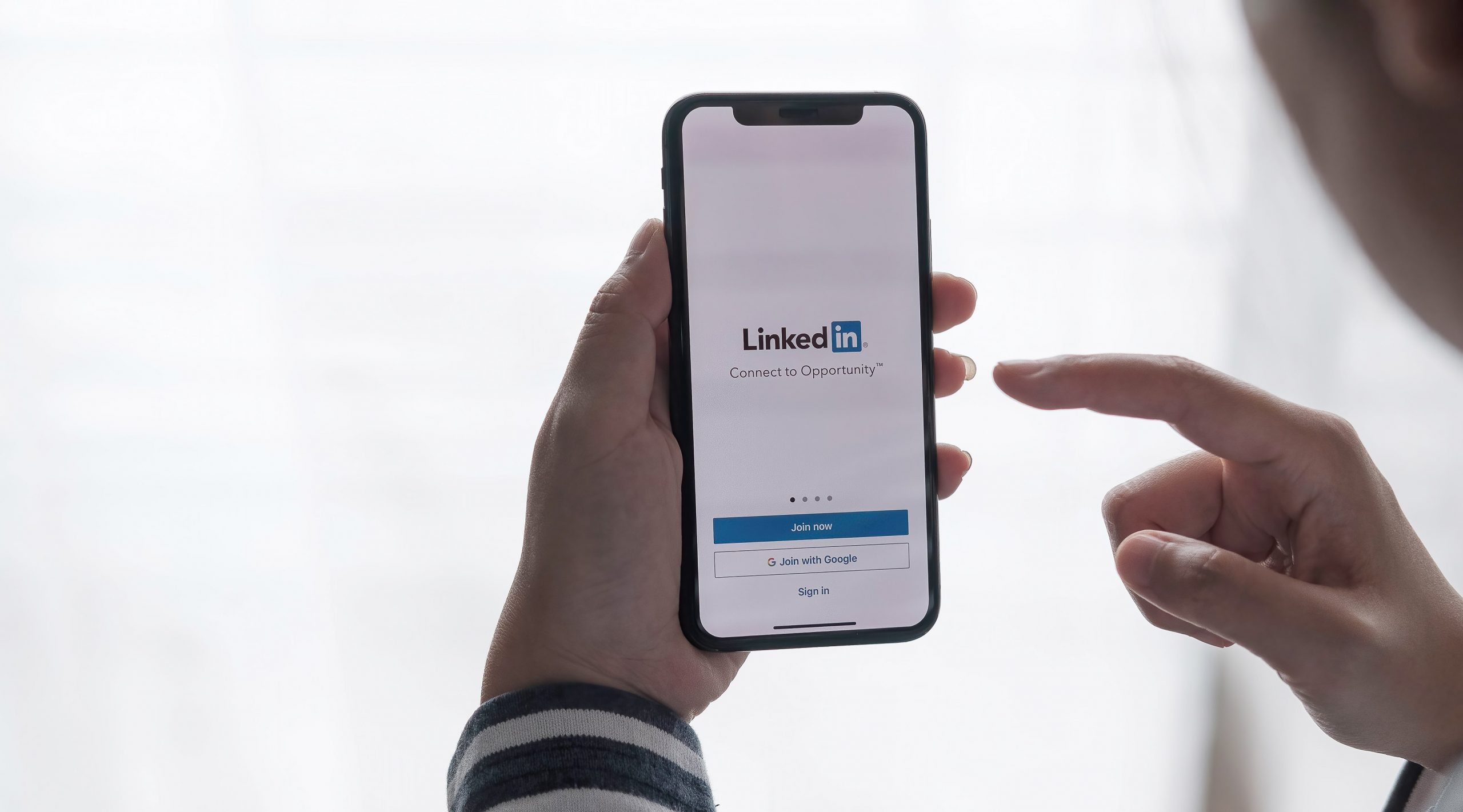 Why should brands leverage LinkedIn influencer marketing?