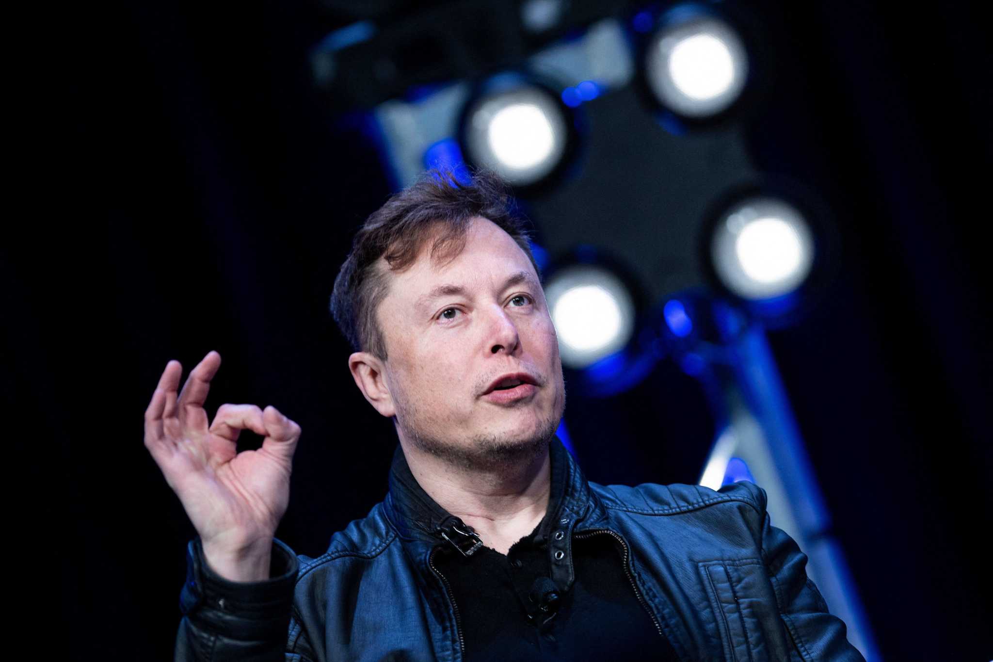 “The deal is on hold” Elon musk reveals shocking information about his Twitter deal